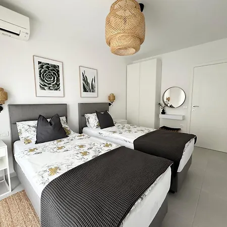 Divina V 150 Meters From The Apartment