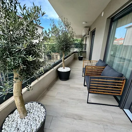 Divina V 150 Meters From The * Pola