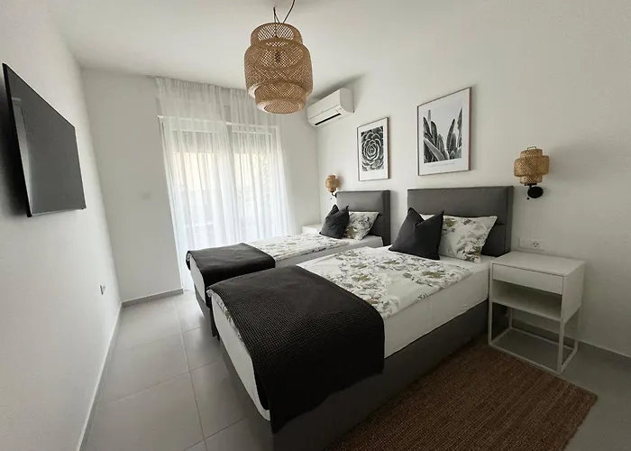 Divina V 150 Meters From The Apartman