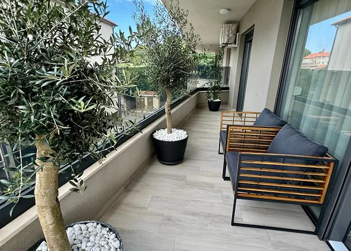 Divina V 150 Meters From The * Póla